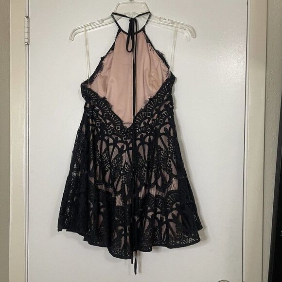 NEW! Urban Outfitters Glamorous Black Lace Flare Halter mini dress Medium $129 - Picture 4 of 6